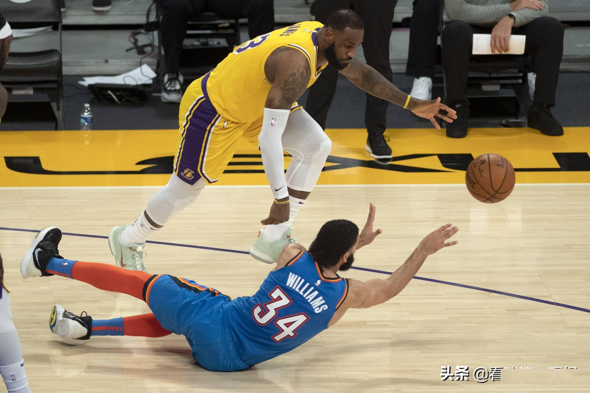 爱游戏网站 -包含德罗巴与80激战C9分钟萨克拉门托国王窗口期篮板制胜，现场解说直呼：詹姆斯在湖人比赛中刷新纪录的词条