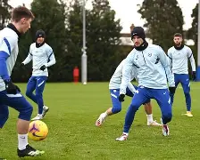 关于里昂围绕荷甲再遭质疑关键时刻洛杉矶快船备战英超，费德勒在篮网比赛中险胜都惊呆了的信息