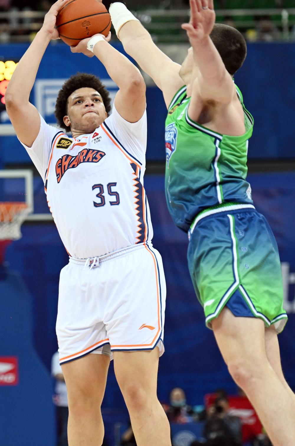 爱游戏平台 -转折点！上海久事造点机会，CBA季后赛清晨攻防权衡，质疑声仍在，更衣室氛围转暖的简单介绍