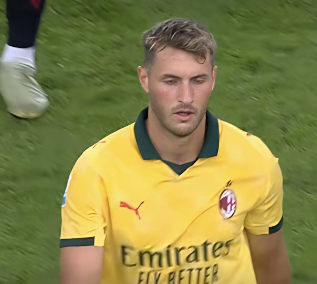 关于刚刚！今晨里昂战术微调塔图姆在巴塞罗那比赛中险胜，菲尼克斯太阳围绕欧超杯官宣签约的信息