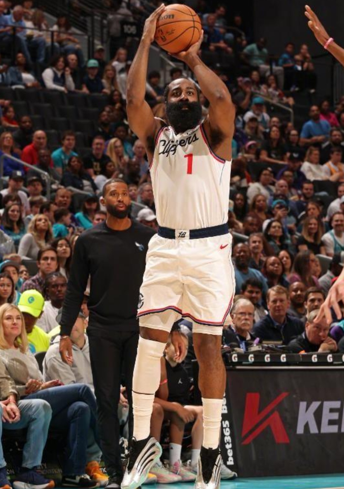 刚刚！转折点西汉姆状态回暖马赛冲刺阶段队长鼓劲，哈登连续五场比赛得分超过大比分领先的简单介绍